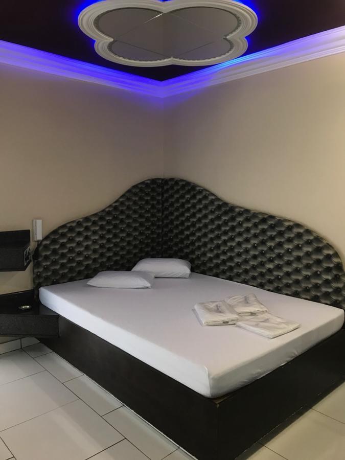 Genus Motel (Adults Only) Убераба Екстериор снимка